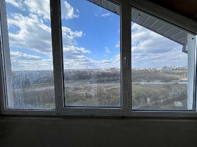 Велика видова квартира по супер ціні. Обжитий зданий будинок