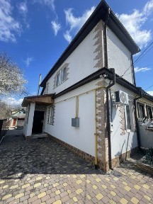 Продаж будинку у місті