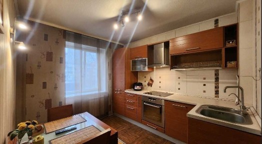 Продаж двокімнатної у центрі від власника