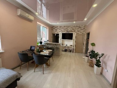 Будинок з ділянкою в Ужгороді