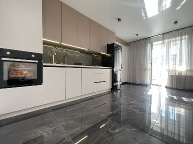 Продам квартиру з ремонтом в новобудові.