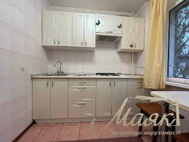 продам 2-к. кв. Осипенковский мкрн. Зестафонская