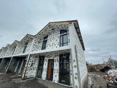 Пропонуємо до продажу нові таунхауси