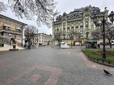 Продажа квартиры. Дом 2 этажа. Одесса. Дерибасовская. Хозяин!