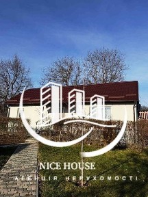 Продаж будинку в селі Печеніги.