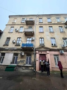 Продам 4-х комнатную квартиру в центре города