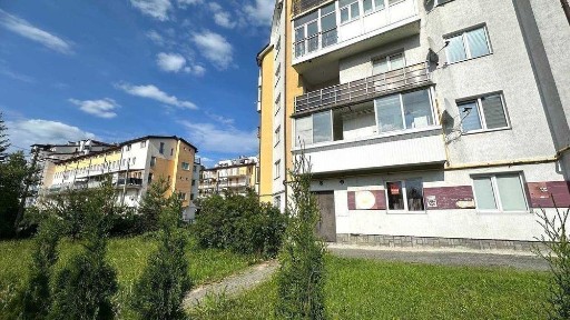 Продаж комерційного приміщення на вул. Роксоляни ( Широка)