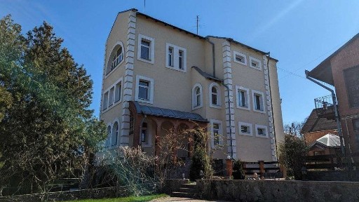 Продається добротний будинок в Центрі! Для великої родини