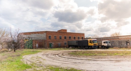 Промисловий комплекс | 1490 м² + 0,5 га | Безлюдівка | €290,000 Торг