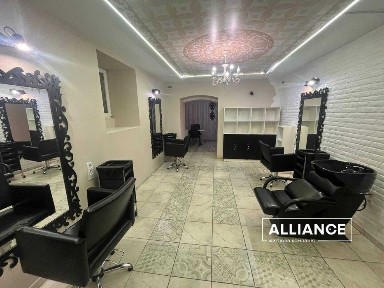 Хороша комерція з ремонтом в самому центрі міста! 70м2