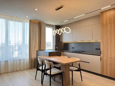 ТОП! Шикарна 3 кімнатна з ремонтом, 3 поверх, ЦЕНТР