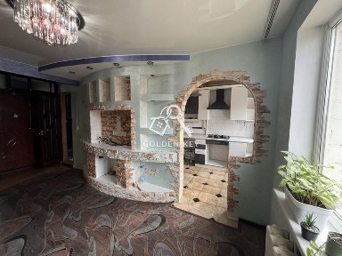 Двокімнатна квартира, перепланована в трикімнатну, мкрн Ювілейний