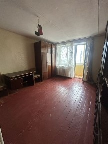 Продається 1 кк (р-н Соляні, зупинка Шкільна)