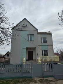 Будинок, гараж, земельна ділянка 10 соток