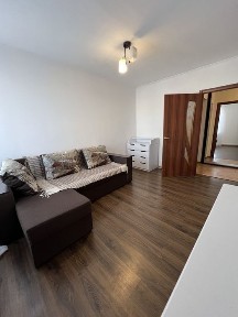 Посуточно возле ТРЦ Лавина