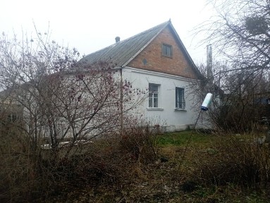 Продається будинок на 2 половини