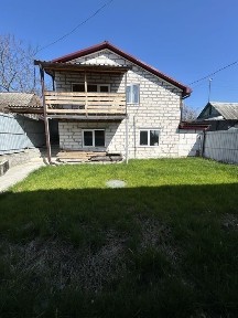 Продаж будинку на початку Баранівки.