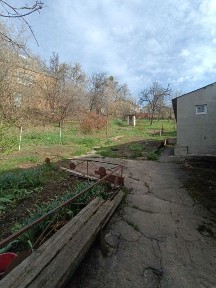 Частина будинку з зручностями, окремим двором.