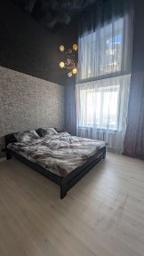 Здам подобово посуточно двокімнатну квартиру в центрі міста. + Матрац