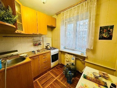 Продам недорого 3х кімнатну квартиру, метро Бот Сад! Сєртифікат!