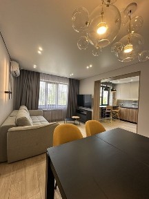 Продам квартиру 4 окремі кімнати жм Перемога