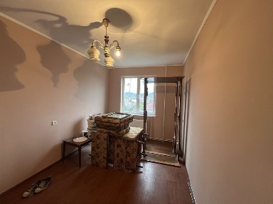 Продаж квартири біля виликої Алми Росвигово.