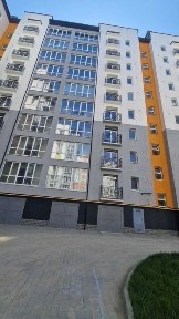 Двокімнатна квартира, здана з комунікаціями!