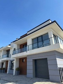 Продається Дуплекс готовий до ремонту з гаражем та бічною ділянкою