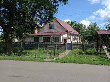 Продається будинок з усіма зручностями у Носівці.