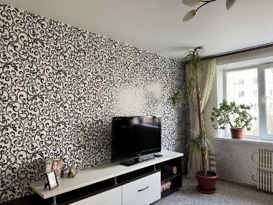 Продаж трикімнатної квартири з меблями на Синенко