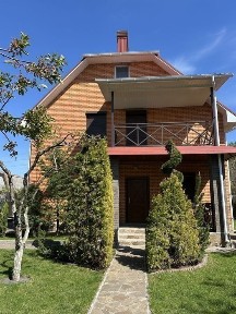 Продам капітальний будинок з ремонтом на березі річки Дніпро кооп. Зоря