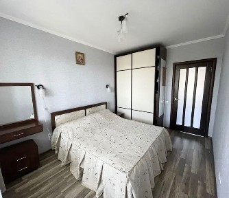 Продаж трикімнатної квартири в центрі міста (л1)