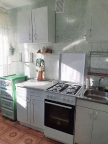 Продам свою 2-х к. возле метро!