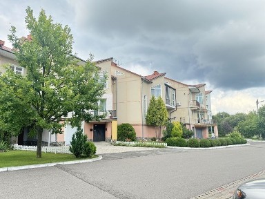 Фільварок дворівнева квартира