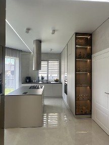 Продаж будинку з ремонтом 5 спалень