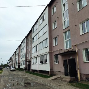 Продається 3-х кімнатна квартира 80м2, перший поверх, є балкон