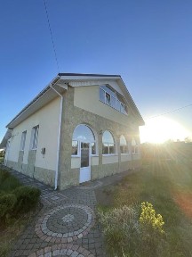 Продаж двоповерхового будинку