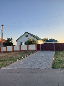 Продається Затишний Будинок в Карлівці.