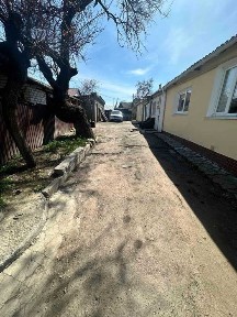 Продається частина будинку. Три кімнати. 8 соток приват/землі