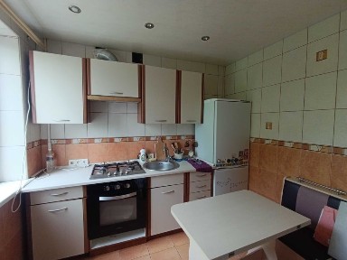 Продам 2 квартиру ул. Ньютона, 135,косм ремонт, 4/5 не угловая ц32 т. д.