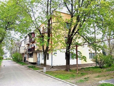 1комн 2 этаж 3 этажного Своя Гагарина Палац спорта.