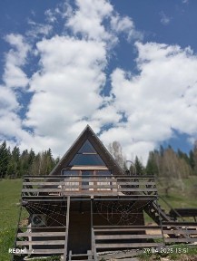 Котедж у стилі А- Фрейм