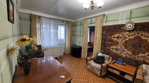 Продам 3-кімнатну квартиру. Вул. Грецька, 1.