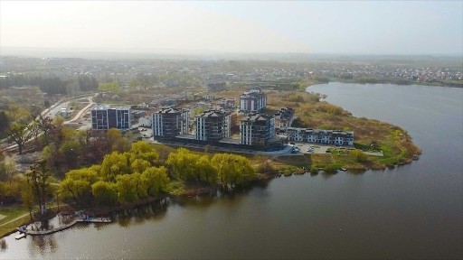 1-кімнатна укомплектована квартира з виглядом на озеро!