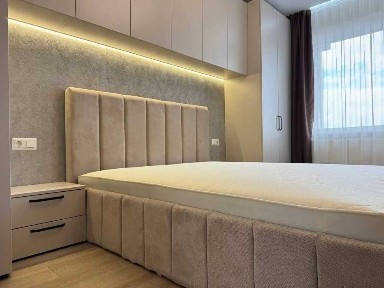 Простора двокімнатна з ремонтом в новобудові