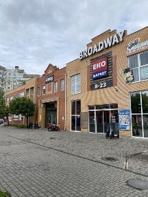 Нове приміщення, прохідне місце біля SINSAY, високі стелі, своє опалення