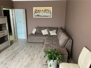 Продаж трикімнатної квартири по вул. Володимирській