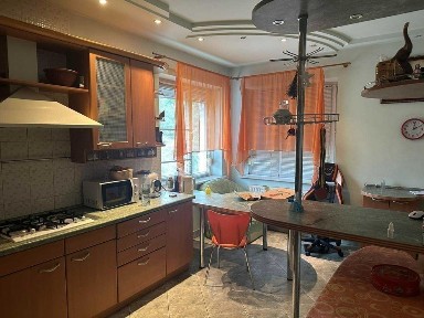 Продаж дворівневої 3-кімнатної квартири, вулиця Карпатська