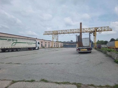 Здається в оренду козловий кран та площадка