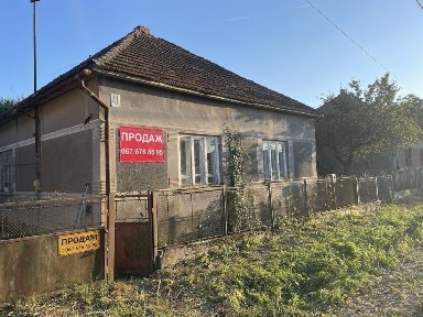 Будинок у центрі смт Батьово - 12 соток